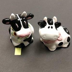 Cow salt and pepper shakers